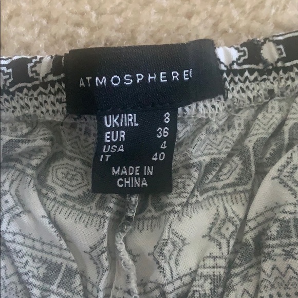 Tie waist, black and white print shorts - Picture 2 of 2